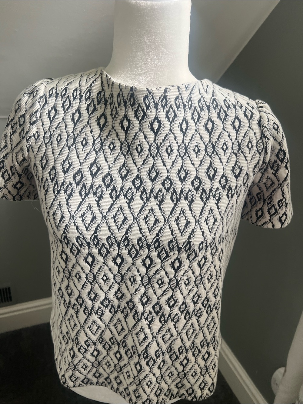 Philosophy Black and White Geometric Knit Short Sleeve Top